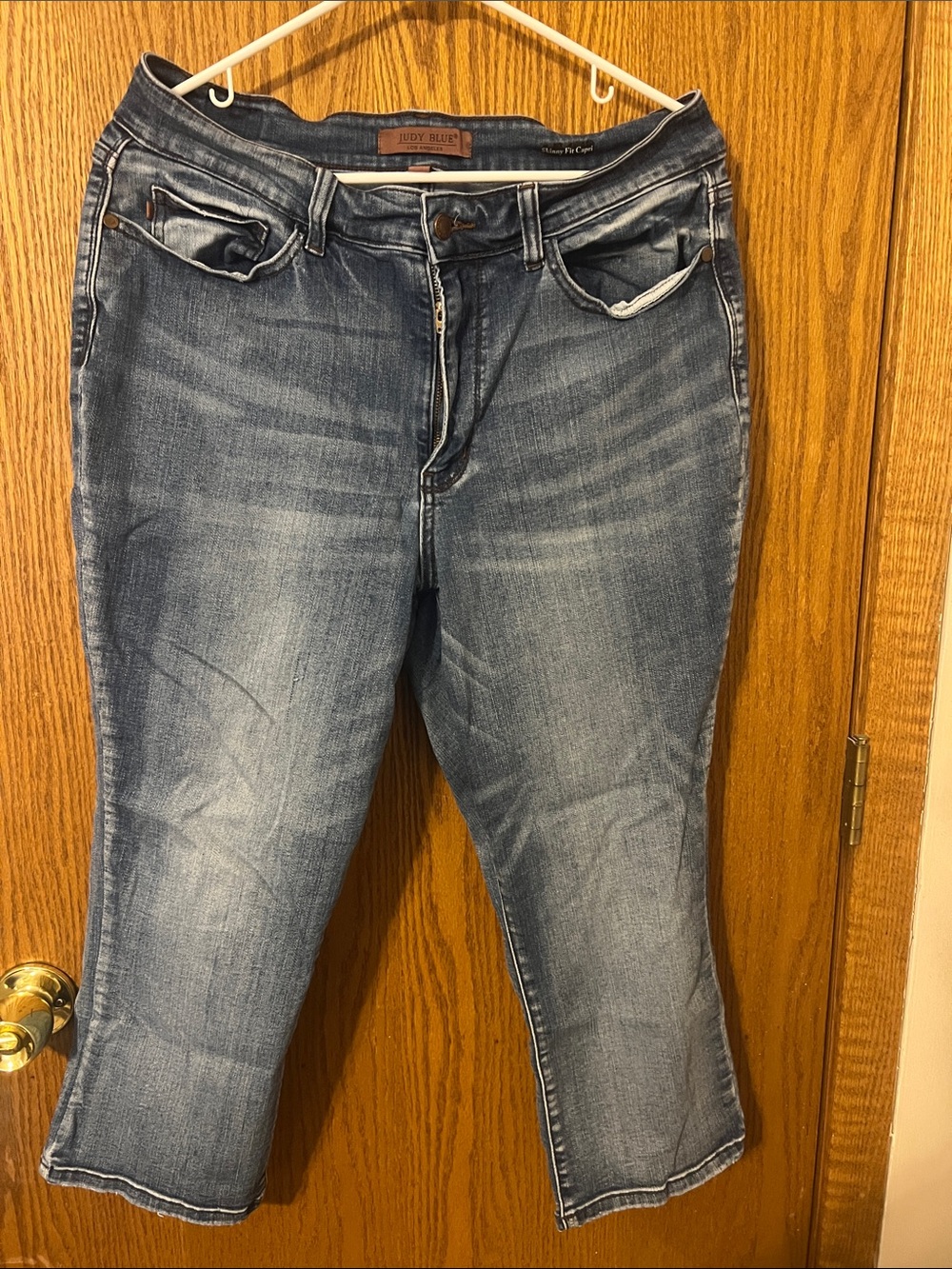Judy Blue Faded Blue Ankle Crop Jeans